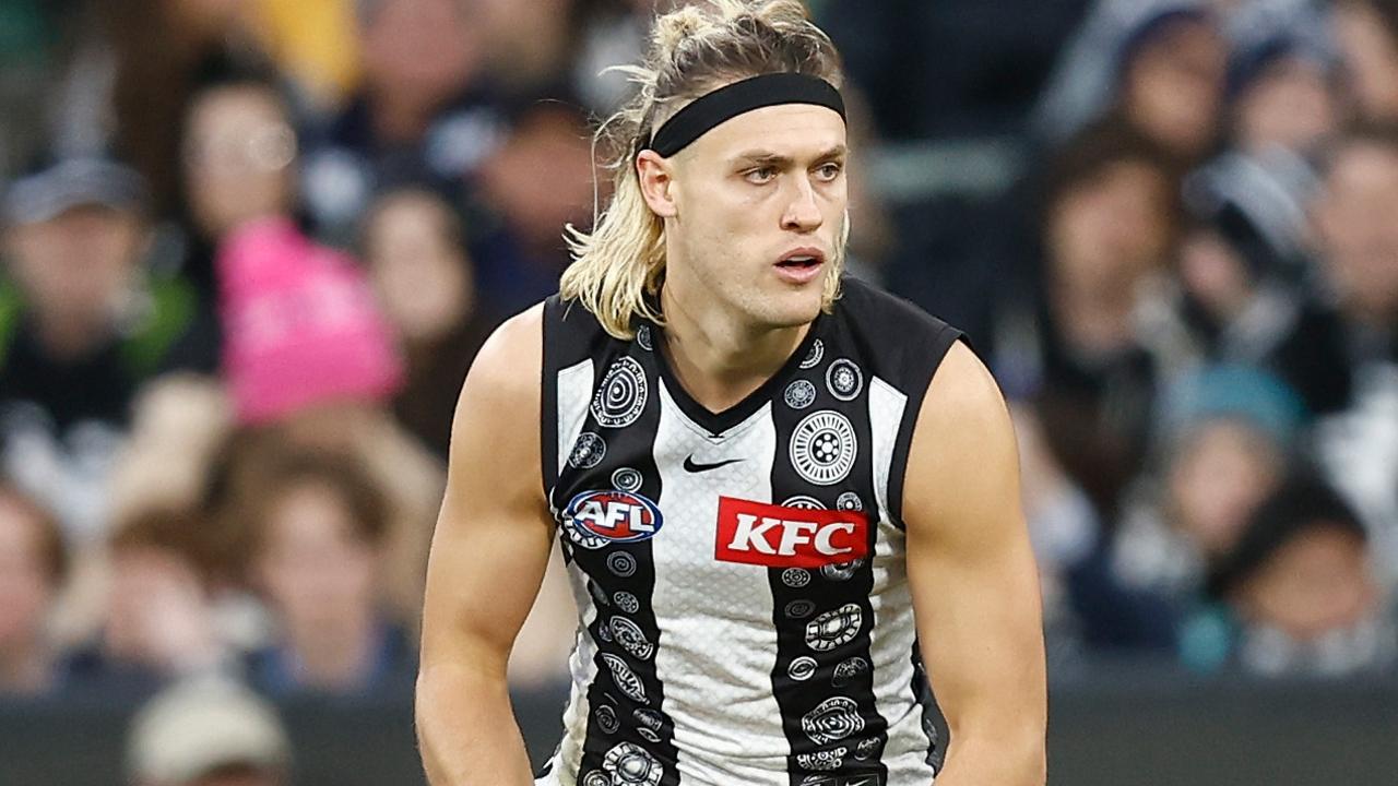 MELBOURNE, AUSTRALIA - MAY 21: Darcy Moore of the Magpies in action during the 2023 AFL Round 10 match between the Carlton Blues and the Collingwood Magpies at the Melbourne Cricket Ground on May 21, 2023 in Melbourne, Australia. (Photo by Michael Willson/AFL Photos via Getty Images)