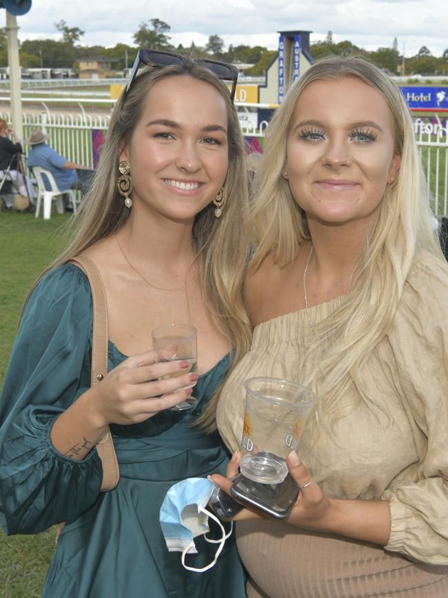 Out and About on Grafton Cup day 2021