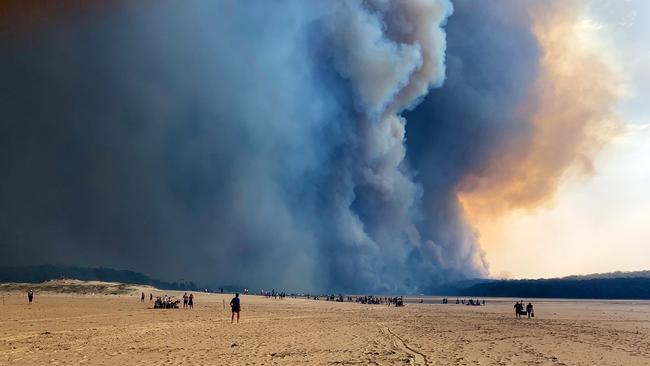 Residents in Lake Conjola have been evacuated to the beach. Picture: Twitter