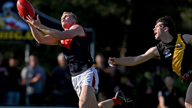 Ryan Garthwaite produced the match-winning behind in his side's one-point qualifying final win. Picture: Andy Brownbill