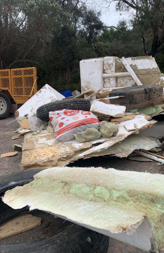 A cleanup of the debris on Point Lonsdale has now started.