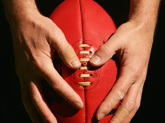 Australian Rules Football  Ball  Sport  Winter sport  Australia  Traditionally Australian  Sporting Level  Recreational Pursuit  Leisure  Kick To Kick  Competition  Exercising  Leisure Game  Goal  Behind  Kicking  Oval  OutdoorsAFL, hands, footy, football,