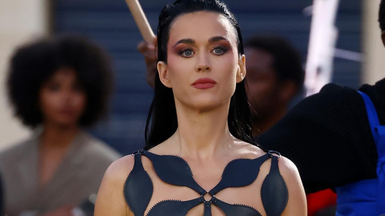 Katy rocks up to fashion show nearly naked