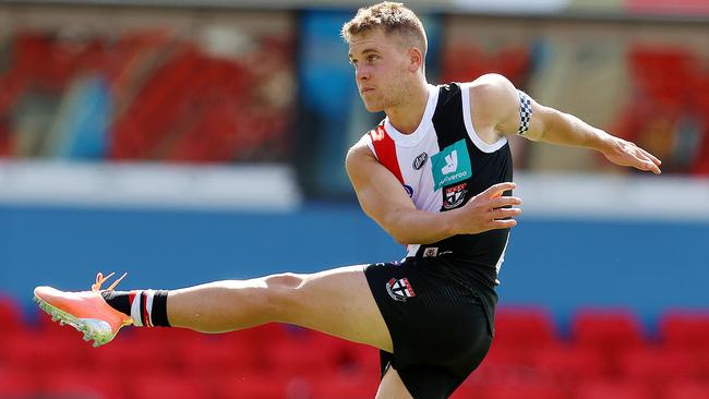 Former St Kilda player Jack Lonie had 39 disposals for Seaford. Pic: Michael Klein