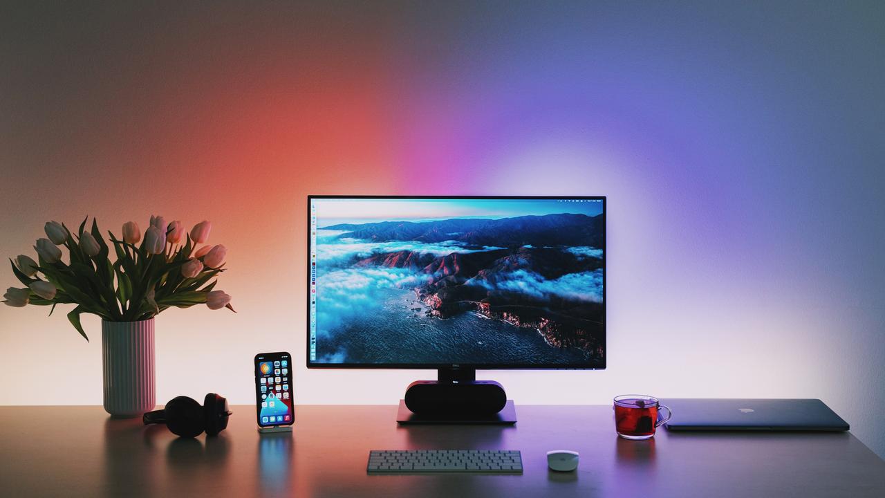 Desk setup with laptop and monitor. Image: Linus Mimietz/Unsplash.