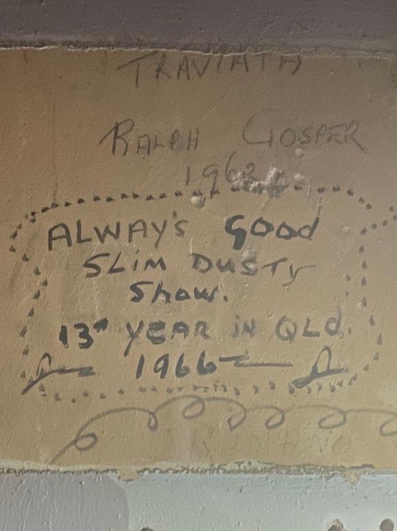 Recently uncovered written tributes to Slim Dusty on the walls of a Charleville building dating back the the 60s. Picture: Supplied.