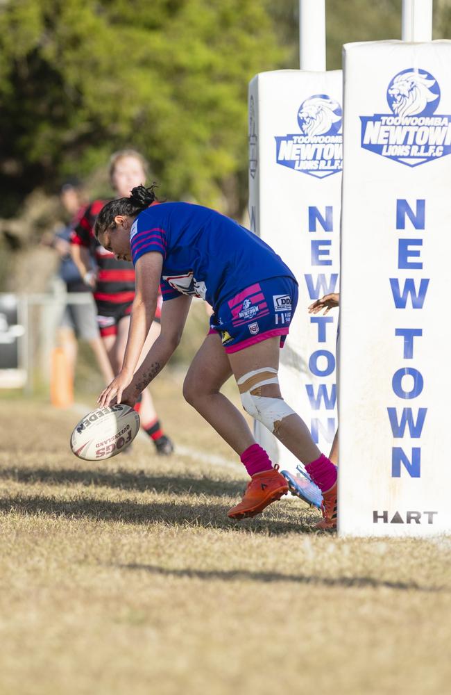 Rosie Gibbs goes between the posts for Newtown. Picture: Kevin Farmer