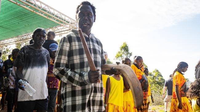 Gumatj clan members sing a song commemorating Yunupingu. Picture: Getty Images