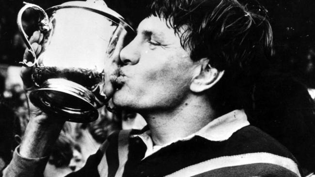 Kangaroos captain Ron Coote kisses the World Cup trophy.