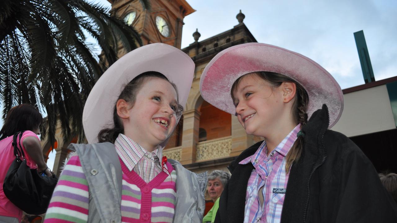 <p>GIRLIE GIGGLES: Best friends Eloise Radford and Kate Morris share a laugh together at the mardi gras last night. Photo Emma Channon/Warwick Daily News</p>