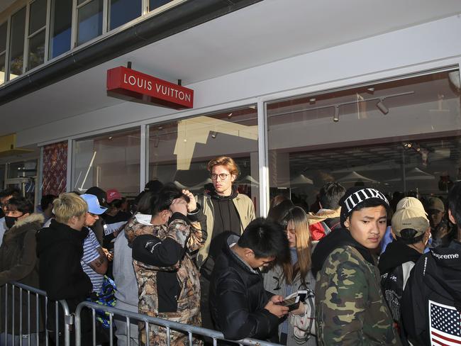 Justin Bieber visits Louis Vuitton's pop-up in Sydney