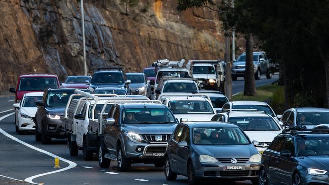 Traffic heading north down Spit Hill (towards Spit Bridge) at the beginning of peak period. (AAP Image / Julian Andrews)