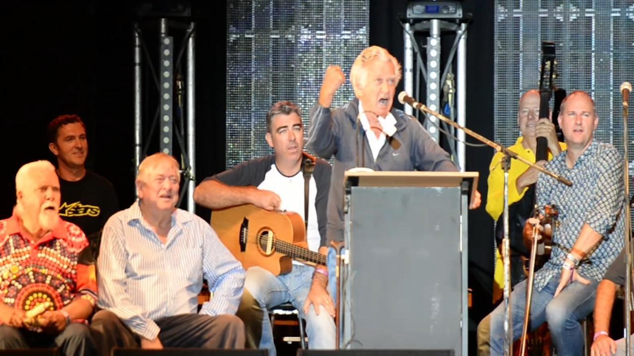 Bob Hawke sings at Woodford Folk Festival 2016