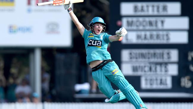 APAC Sports Pictures of the Week - 2019, December 9 - BRISBANE, AUSTRALIA - DECEMBER 08: Beth Mooney of the Heat celebrates victory after the 2019 Women's Big Bash League Final match between the Brisbane Heat and the Adelaide Strikers at Allan Border Field on December 08, 2019 in Brisbane, Australia. (Photo by Bradley Kanaris/Getty Images)