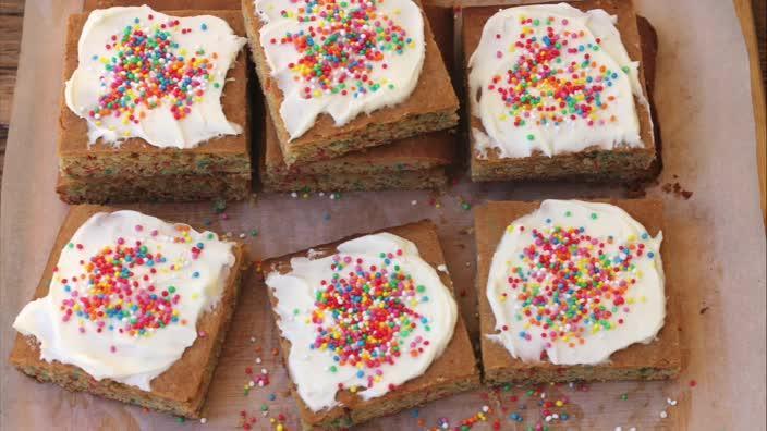 How to make funfetti blondies