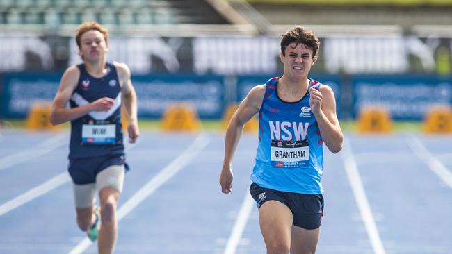 Callum Grantham from Burraneer takes silver in his 400m race.