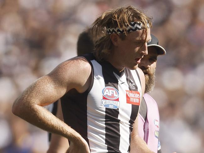 MELBOURNE, AUSTRALIA - SEPTEMBER 30: Nathan Murphy of the Magpies leaves the field with trainers during the 2023 AFL Grand Final match between Collingwood Magpies and Brisbane Lions at Melbourne Cricket Ground, on September 30, 2023, in Melbourne, Australia. (Photo by Daniel Pockett/AFL Photos/via Getty Images)