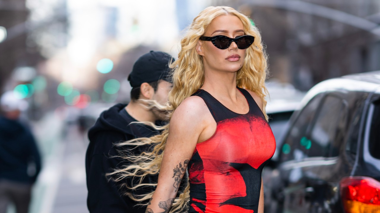 Iggy Azalea suffers wardrobe malfunction in Saudi Arabia causing