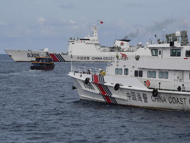 This photo taken on August 22, 2023 shows Chinese coast guard ships corralling a Philippine civilian boat chartered by the Philippine navy to deliver supplies to Philippine navy ship BRP Sierra Madre in the disputed South China Sea. Photo: Ted Aljibe / AFP