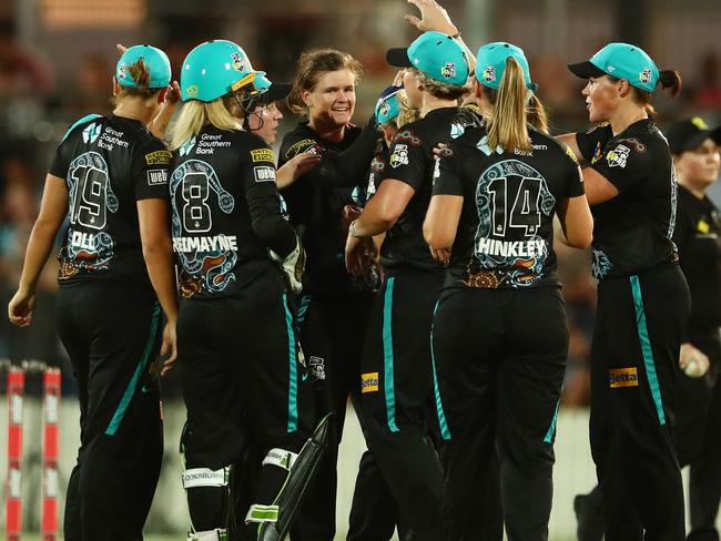 MACKAY, AUSTRALIA - NOVEMBER 13: Jess Jonassen of the Heat celebrates dismissing Ellyse Perry of the Sixers during the Women's Big Bash League match between the Brisbane Heat and the Sydney Sixers at Great Barrier Reef Arena, on November 13, 2021, in Mackay, Australia. (Photo by Chris Hyde/Getty Images)