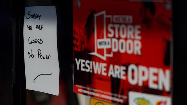 A sign on a business in Darwin that closed early due to the power outage. Picture: Che Chorley