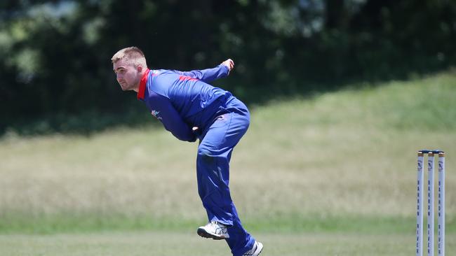 Andrew Phelps bowls for Barron. Picture: Brendan Radke