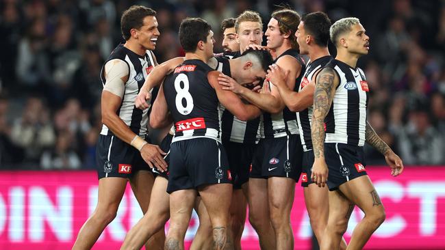 Maynard congratulated by teammates after kicking the goal. (Photo by Quinn Rooney/Getty Images)