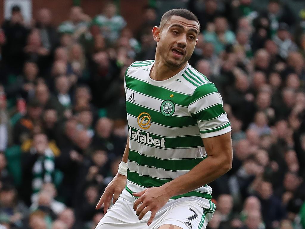 Giorgos Giakoumakis dari Celtic mencetak gol pembuka.  Gambar: Ian MacNicol