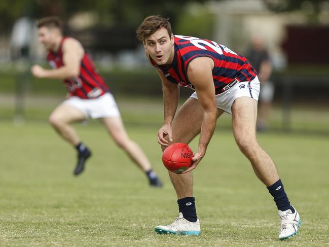 East Malvern star Mackenzie Bristow looks for a teammate in the match against Bentleigh. Picture: Valeriu Campan