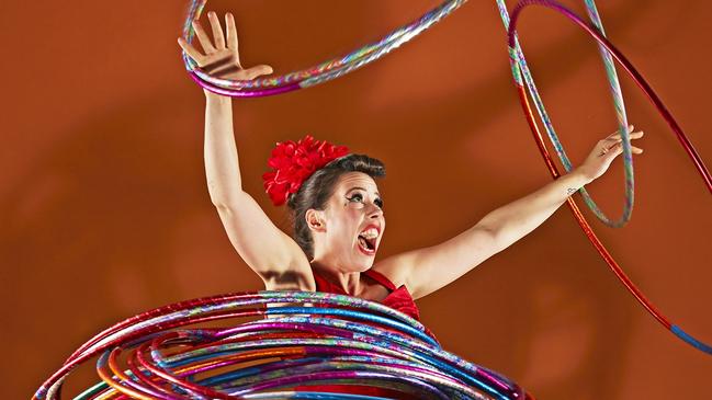 ****NEWS CORP EXCLUSIVE - EMBARGOED FOR 12.01am THURSDAY SEPTEMBER 6, 2018**** GUINNESS WORLD RECORDS 2019 Dunja Kuhn - Most hula-hoops spun simultaneously on multi-body partsGuinness World Records 2017Photo Credit: Ranald Mackechnie/Guinness World Records