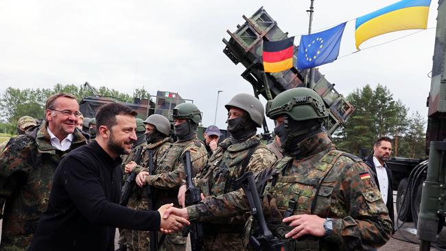 Ukrainian president Volodymyr Zelensky thanks German soldiers involved in the training of Ukrainian soldiers on the Patriot anti-air missile system. Picture: Getty Images