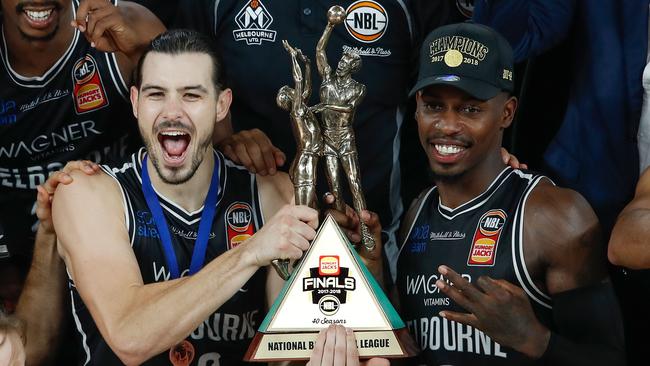 Melbourne United captain Chris Goulding celebrates the 17-18 NBL title.