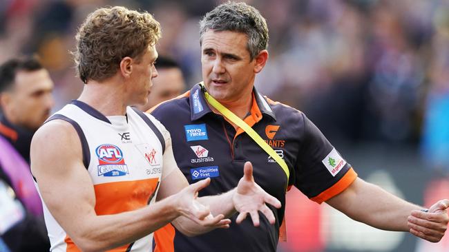 Giants coach Leon Cameron speaks to Adam Kennedy at three-quarter time, but the game was gone. Pic: AAP