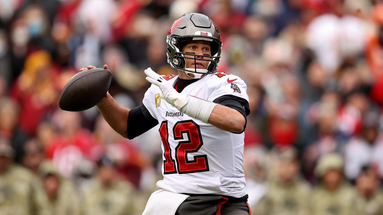 Tampa Bay Buccaneers quarterback Tom Brady (12) throws a pass against the Dallas  Cowboys during the