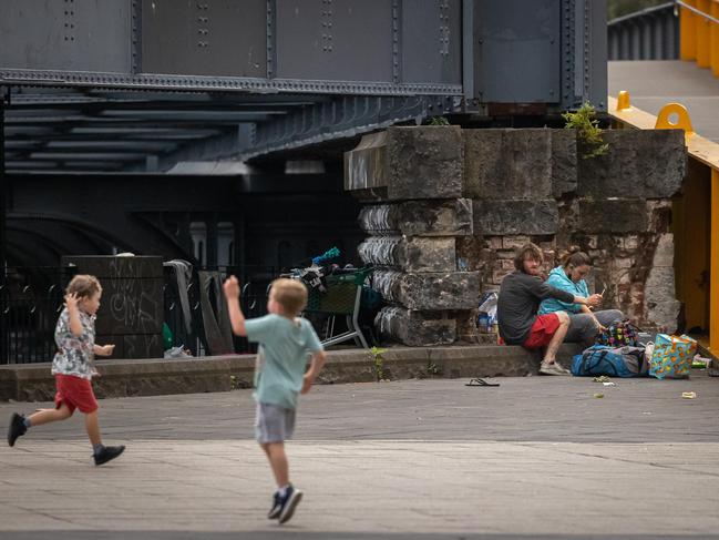 A man and a woman openly inject drugs in Southbank. Picture: Jason Edwards