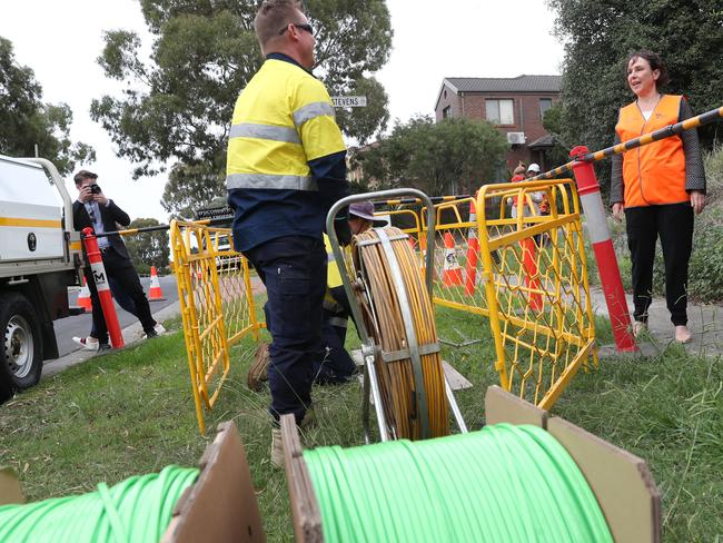 MELBOURNE, AUSTRALIA - NewsWire Photos, JUNE 11, 2021. Minister Jaala Pulford holds a press conference in Roxburgh Park to announce the latest locations to receive broadband upgrades as part of the $550 million Connecting Victoria program. Picture: NCA NewsWire / David Crosling