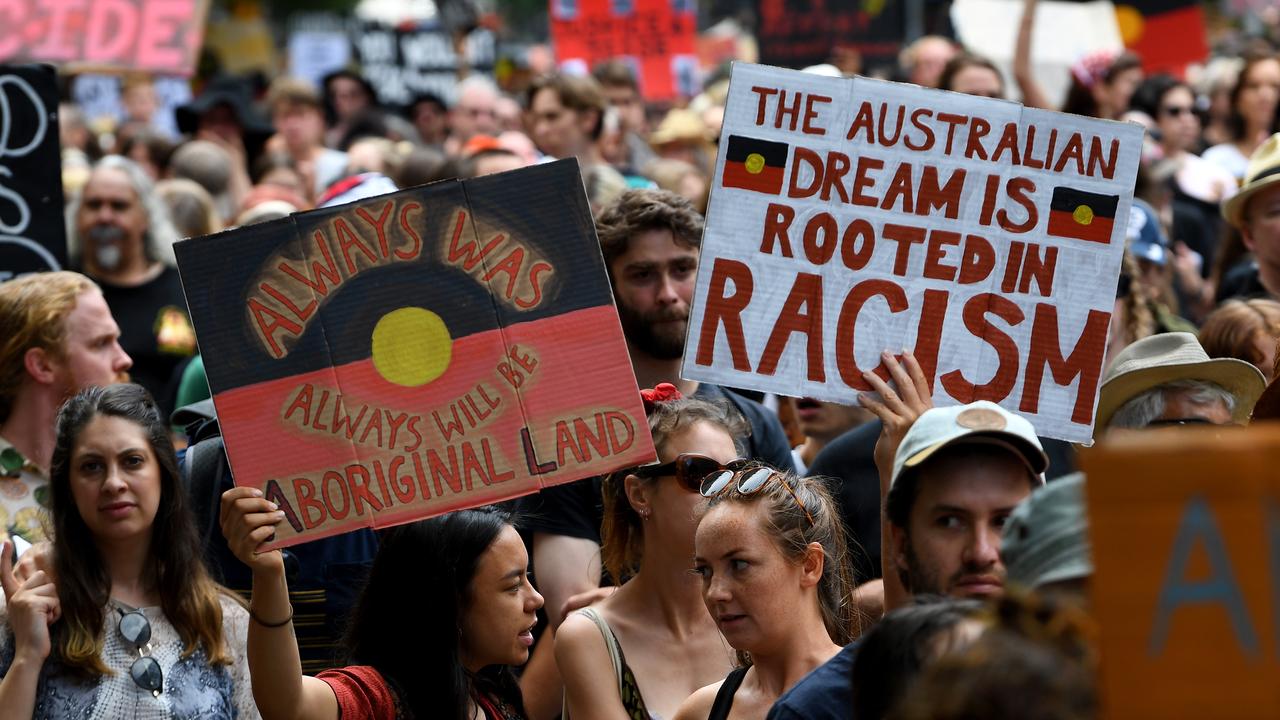 Invasion Day Rally Melbourne Volunteers taught how to handle police