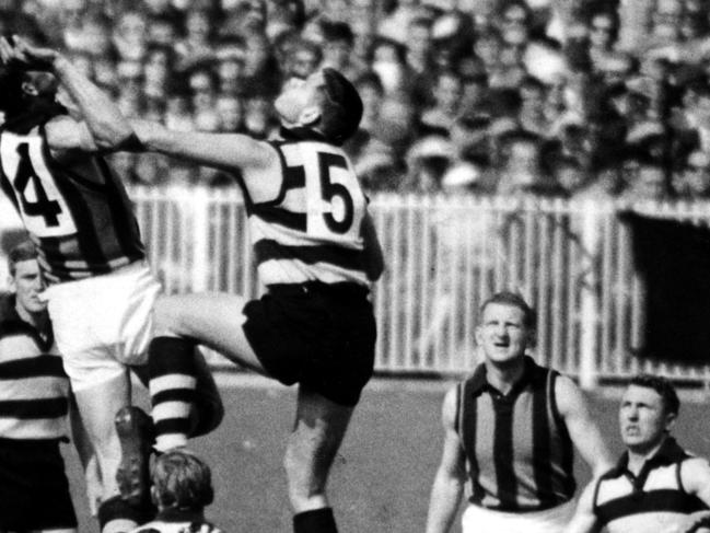 Billy Goggin (bottom left) watches Polly Farmer sky for the ball.