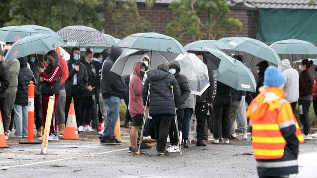 People line up at Epping hall to get tested for COVID-19 in the latest outbreak in Melbourne. Picture: NCA NewsWire / David Crosling