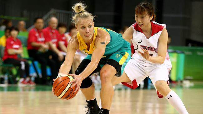 Erin Phillips led Dallas Wings with a team-high four assists in their 87-81 WNBA practice match loss to San Antonio Stars in Texas at the weekend.