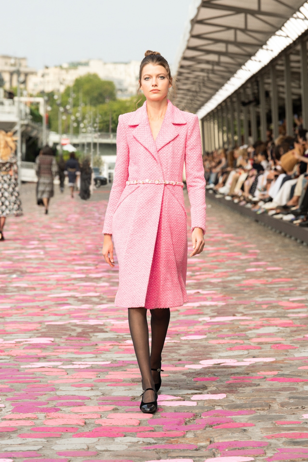 The Seine sets the scene for Chanel's '70s inspired Parisienne  autumn/winter '23/'24 haute couture showcase - Vogue Australia