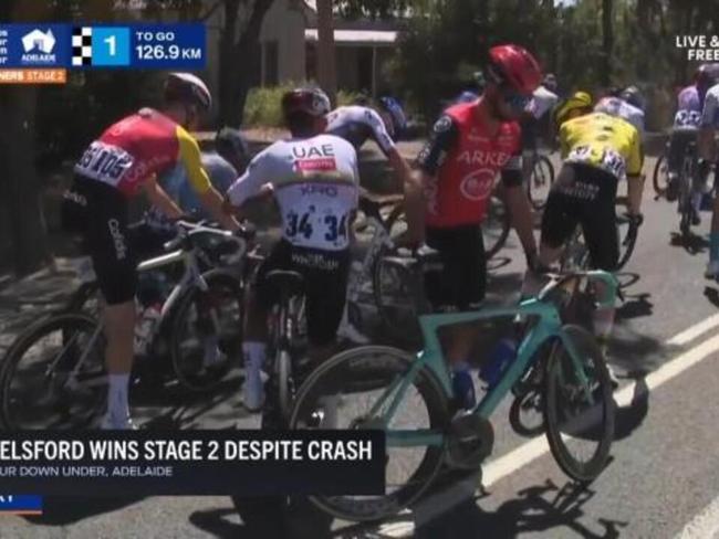 Welsford wins stage 2 despite huge crash