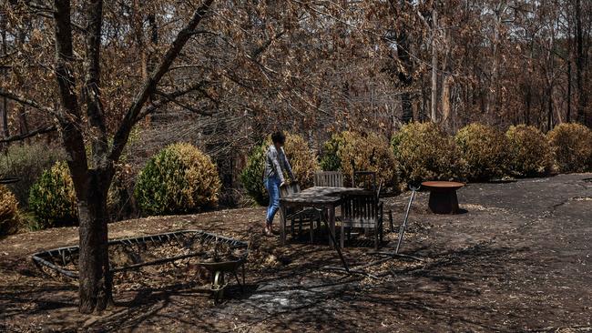 Photo of Sarah Haslinger standing in front of her house which burned down in a bushfire in Sutton Forest Inn, Illawarra On 26.01.2020. (Daily Telegraph / Flavio Brancaleone)