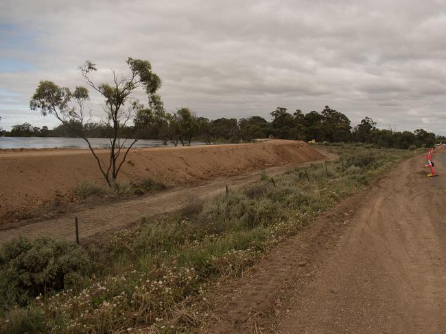 Nichols Point residents are requesting ongoing maintenance of the levee at Karadoc Ave, to help protect the community from future floods.. Taken 22/11/2022