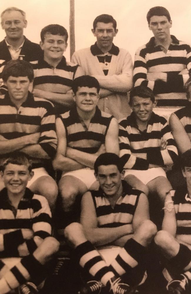 Leigh Matthews with the 1966 Chelsea Fourths premiership team.