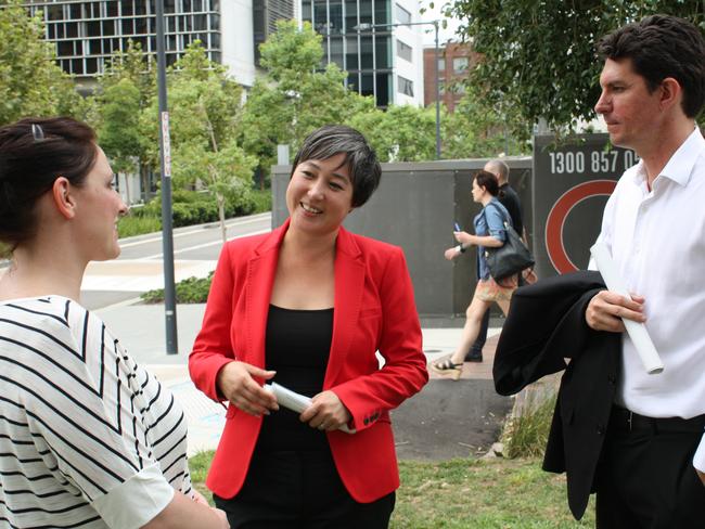 Greens candidate Jenny Leong and Greens senator Scott Ludlam speak to renters in Sydney’s inner west.