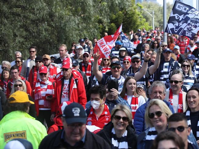 MELBOURNE, AUSTRALIA - NewsWire Photos, SEPTEMBER 24, 2022. Geelong fans march to the MCG for the 2022 AFL Grand Final in Melbourne. Picture : NCA NewsWire / David Crosling