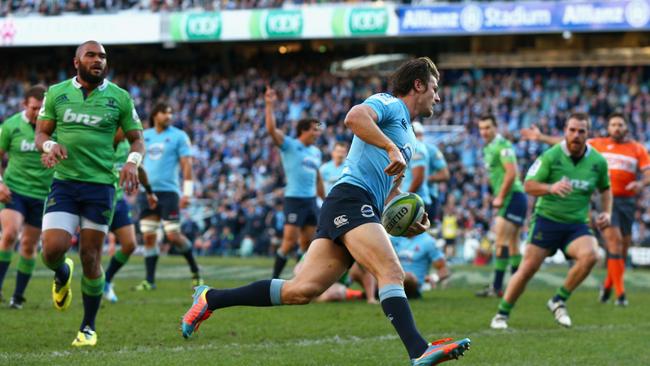 Rob Horne scores a try for the Waratahs at Allianz Stadium.