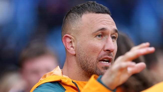 MENDOZA, ARGENTINA - AUGUST 06: Quade Cooper of Australia talks to a teammate from the sidelines after suffering an injury during The Rugby Championship match between Argentina Pumas and Australian Wallabies  at Estadio Malvinas Argentinas on August 06, 2022 in Mendoza, Argentina. (Photo by Daniel Jayo/Getty Images)