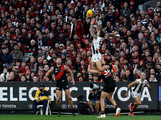 MELBOURNE, AUSTRALIA - APRIL 25: Jamie Elliott of the Magpies takes a spectacular mark over Ben McKay of the Bombers during the 2024 AFL Round 07 match between the Essendon Bombers and the Collingwood Magpies at the Melbourne Cricket Ground on April 25, 2024 in Melbourne, Australia. (Photo by Michael Willson/AFL Photos via Getty Images)